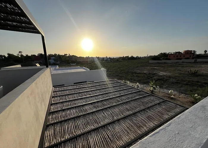 Ocean View, Gorgeous Rooftop, Ac, Wifi & Peaceful
